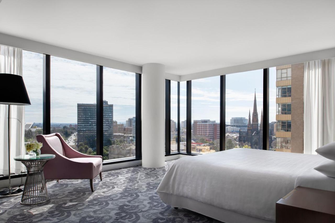 Sheraton Melbourne Hotel Buitenkant foto A bedroom at The Westin