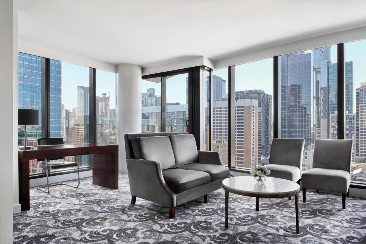 Sheraton Melbourne Hotel Buitenkant foto A living room in a typical apartment