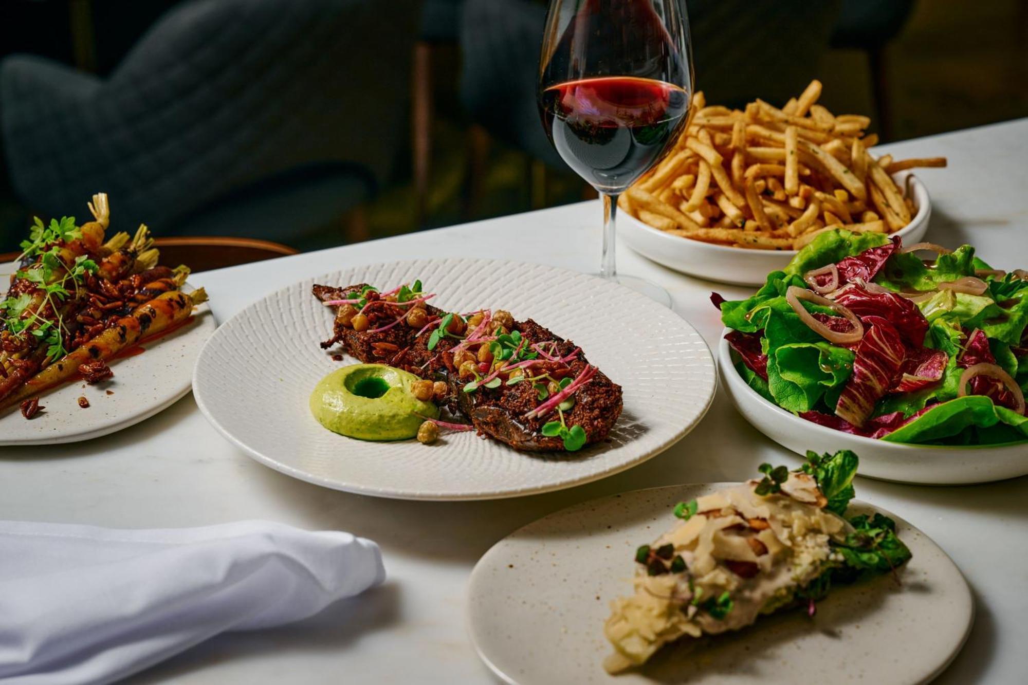 Sheraton Melbourne Hotel Buitenkant foto A selection of dishes at the restaurant