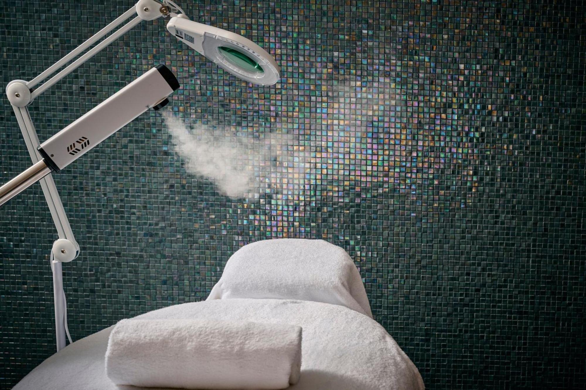 Sheraton Melbourne Hotel Buitenkant foto A steam room